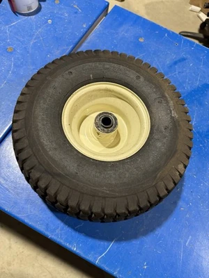 Rueda delantera y neumático Cub Cadet LT1045 15x6,00-6 Foto 1 de 4