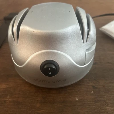 NUEVO Afilador de cuchillos eléctrico Curtis Stone color plata probado Foto 1 de 4