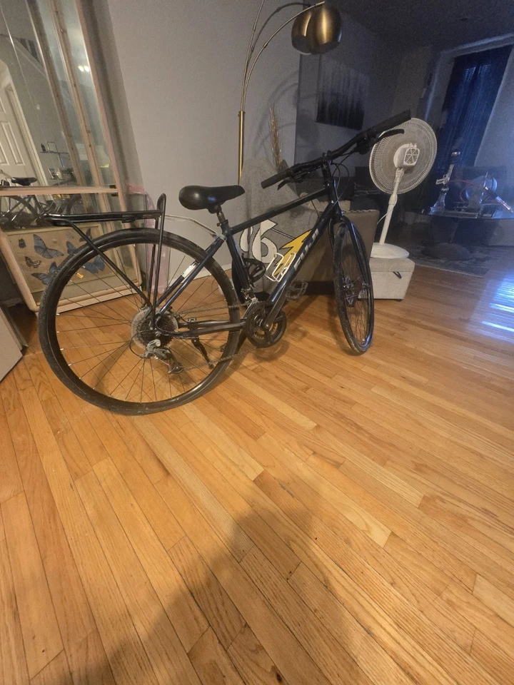 Bicicleta híbrida Fuji Absolute, provavelmente uma 1.9 conhecida por sua versatilidade e velocidade - Imagem 1 de 4