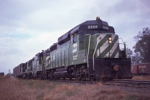 GH Orig Slide BN Burlington Northern GP30 #2244+3 w/Train - Superior NE 1974 - Bild 1 von 1