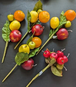 Lote 5 selecciones florales de tallo envuelto en frutas de imitación con hojas naranja limón manzanas cerezas - Imagen 1 de 5