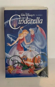Vintage Walt Disney's Black Diamond Classic Cinderella VHS Clamshell Case - Picture 1 of 6