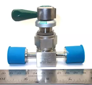 Swagelok SS-DLV51 Hi Pressure Diaphragm Sealed Valve, 1/4" Female VCR Lever Hdle - Picture 1 of 5