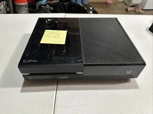 Microsoft Xbox One BROKEN 500GB Model 1540 FOR PARTS OR REPAIR - Picture 1 of 3