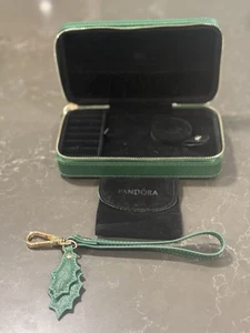 Nuevo Estuche de Viaje Pandora Dk. Verde Imitación Cuero con Correa/Muñequera NAVIDAD  - Imagen 1 de 5
