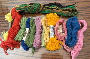 Yarn for needlepoint , lot of some multicolored spools and precut - Picture 1 of 6