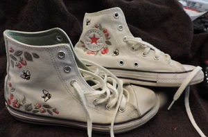 CONVERSE CHUCK TAYLOR ALL STAR HI BERRIES & BEES HIGH TOP SNEAKERS SZ 3 - Picture 1 of 5