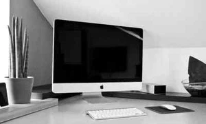  Apple iMac 21.5" Desktop i5 Turbo 3.3GHz 8GB 500GB SSD 2025 SEQUOIA APPS - Picture 1 of 23