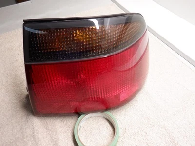 Luz trasera derecha (lado del pasajero) Cadillac Seville 1998-2004 Foto 1 de 4