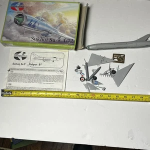 Modellino aereo vintage cooperativo Sukhoi SU-9 1/72 in plastica *parzialmente assemblato - Foto 1 di 13