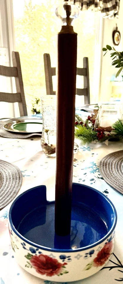 Toallero de papel Pioneer para mujer patrón floral azul, blanco y rojo Foto 1 de 2