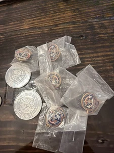 NASA Pins und Münzen - Bild 1 von 10