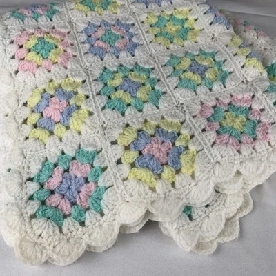 Manta bebé abuela afgana ganchillo a mano cuadrados blancos pasteles guardería 52 x 30" Foto 1 de 4