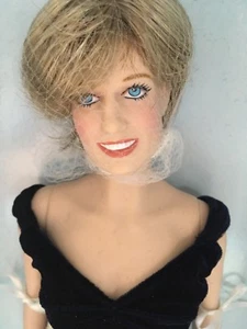 Franklin Mint PRINCESS DIANA 16" Vinyl Doll in Velvet Gown Ensemble NRFB w/Stand - Picture 1 of 12