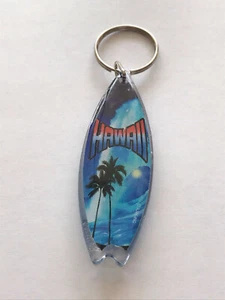 Llavero de tabla de surf Hawaii azul olas del océano palmeras plástico llavero NUEVO - Imagen 1 de 2