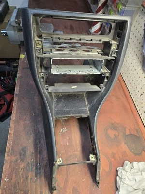 Audi C4 S4 100 1992-1994 consola central usado sin grietas Foto 1 de 4