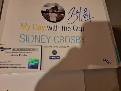 Libro autografiado por Sidney Crosby My Day With The Stanley Cup (LE 63/87) Foto 1 de 4