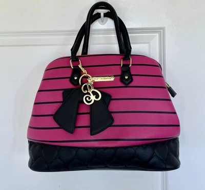 Betsey Johnson розовая и черная полоса XOX стеганая сумка с бантом подвеска новый без ЯРЛЫКОВ - Изображение 1 из 4