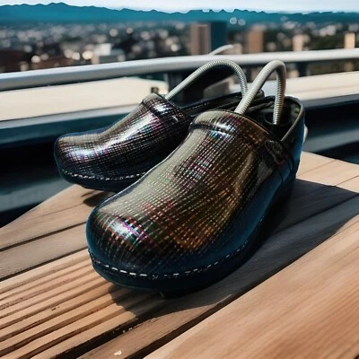 Zuecos para mujer Dansko XP rayas multicolores charol talla 40EI / 9-9,5 EE. UU. Foto 1 de 4