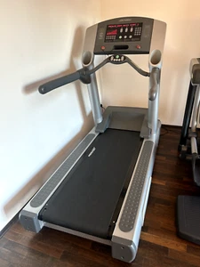 Life Fitness 95Ti - Profi Laufband - Bild 1 von 6