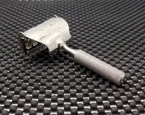 Vintage SUPERIOR Lather Catcher Single Edge Safety Razor Clean! - Picture 1 of 5