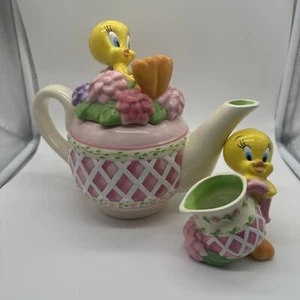Looney Tunes Warner Bros Tweety BirdBeautiful Tea Pot And Cream Cup Small Chip - Picture 1 of 22