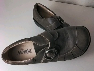 Alegria By PG Lite 尺码 10.5 棕色皮革 Khloe 扣扣鞋 防滑  — 第 1/4 张图片