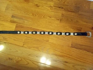 Schöner verzierter Ledergürtel - Bild 1 von 7