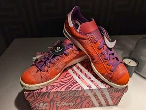 Adidas Campus Años 80 Cheshire Gato Disney Entrenadores (Reino Unido Talla 9) GX2026 -Nuevo  - Imagen 1 de 15