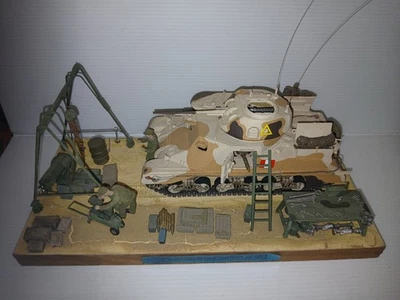 Depósito de reparación de tanques construidos y tripulación diorama hecho a medida base de madera ejército militar  Foto 1 de 4