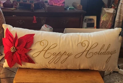 Pier 1 Imports Happy Hollidays Throw/almohada corporal con pointsetta Foto 1 de 4