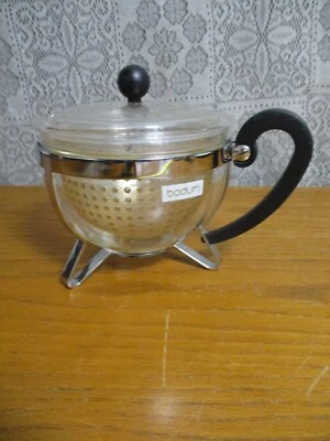 Bodum Chambord 3 Cup Glass Teapot Plastic Infuser 24 oz Black Plastic Handle Lid - Image 1 of 4