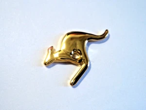 1x Australia Day Kangaroo Gold Toned Enamel Metal Pin Brooch Badge Lapel - Picture 1 of 4