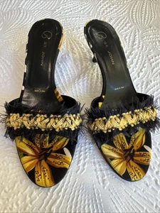 St John Damen-Sandalen Größe 6,5 B hergestellt in Italien, gelb Blumenmuster Absatz Abend - Bild 1 von 14