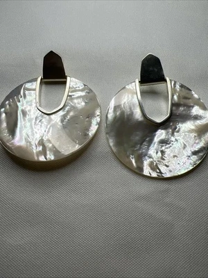 Серьги из перламутра и золота цвета слоновой кости Kendra Scott Diane - Изображение 1 из 3