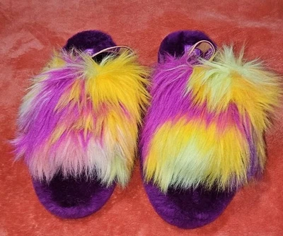 UGG Fluff Yeah Tie Dye Slide Slippers Size 6 Youth/ 8 Women - Изображение 1 из 4