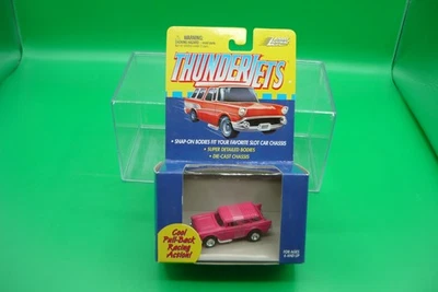 Johnny Lightning Chevy Nomad Thunderjets 1999 rosa tracción trasera ranura carrocería a presión Foto 1 de 2