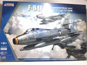 kinetic k48113 f 84f thunderstreak usaf scala 1/48 351551 - Foto 1 di 2