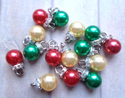 1:12 Dolls House Miniature: 15 Red Green Gold Gem Top Christmas Tree Baubles 8mm - Image 1 of 4