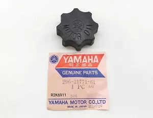 Oil Cap NOS Yamaha RD50 U7E LB80 V75 80 LB3M LB3-80 LB50 MT125 296-21771-61 - Bild 1 von 5