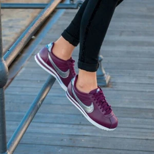 Classic Cortez Prem 905614-601 Bordeaux/Mtlc Pewter Wmn Sz 7.5 Leather Retro - Picture 1 of 8