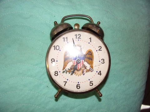 VINTAGE METAL ROBERT SHAW LUX ALARM CLOCK AMERICAN EAGLE  DUAL  EXPOSED BELL Cover