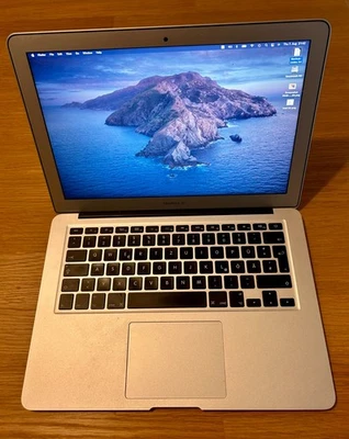 Apple MacBook Air 13" (256GB SSD, 1.8GHz, Intel Core i5, 8GB, Silver) - Bild 1 von 4
