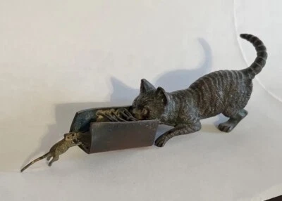 Antiguo gato de bronce de Viena pintado en frío con trampa para ratas y ratas Foto 1 de 4