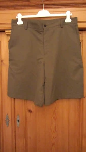 Nike Golf Shorts - sehr gut erhalten - Gr. M - Oliv-Grün - - Bild 1 von 11