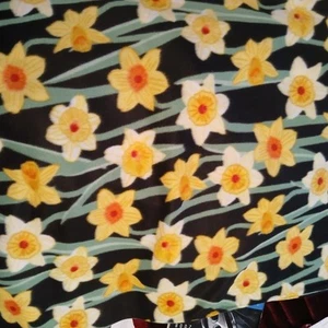 Anti Pill Fleece - Spring Daffodils Pattern - Picture 1 of 2