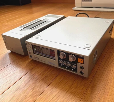 Sony PCM-F1 Digital Audio Processor Pulse Code Modulation Sony AC-700 included - Image 1 of 4