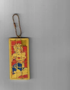Vintage Hand Game Sliding Puzzle DAISY MAE Li'l Abner pin-up 1950's keychain - Picture 1 of 2