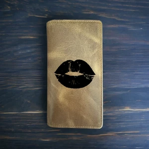 Lápiz Labial Mancha Rodeo Cartera Vaquero Western Buffalo Cuero Premium Beso NUEVO - Imagen 1 de 10