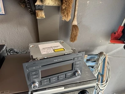 Audi A4 Orginal Chorus  Radio MP3 Player Doppelt DIN Mit Code Wie Neu. - Bild 1 von 2